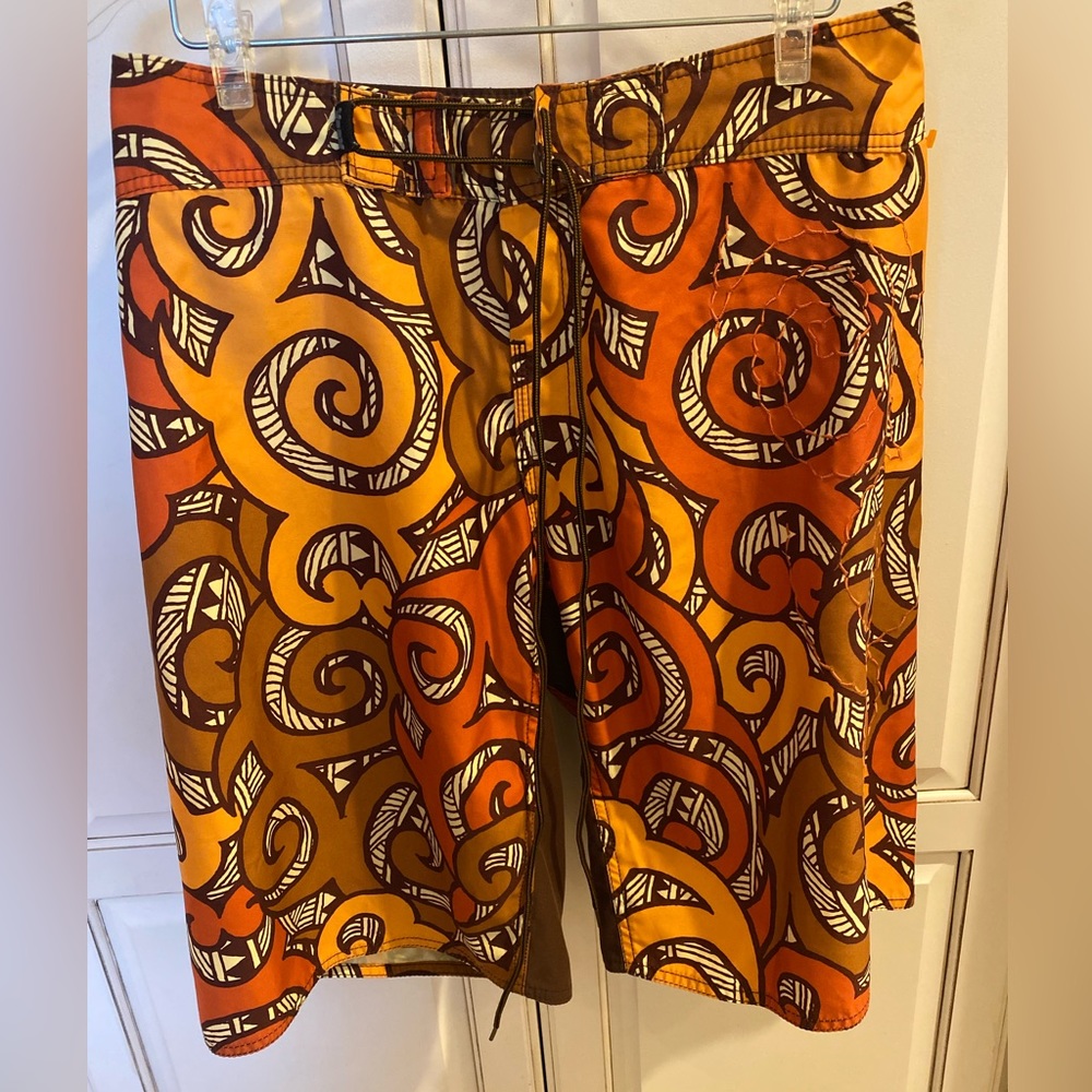 REEF men’s swim board shorts orange modern paisley Sz 32
